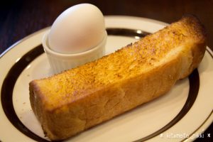 星乃珈琲の無料モーニングサービス「トースト＆ゆで卵」